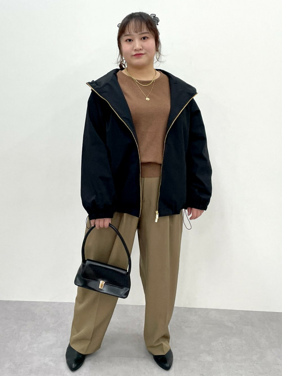 マウンテンパーカーコーデ