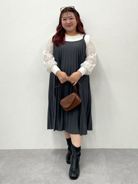 プリーツキャミワンピースコーデ