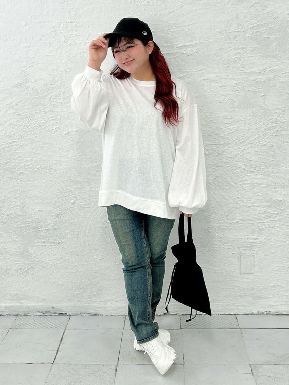 オーバーサイズプルオーバーコーデ