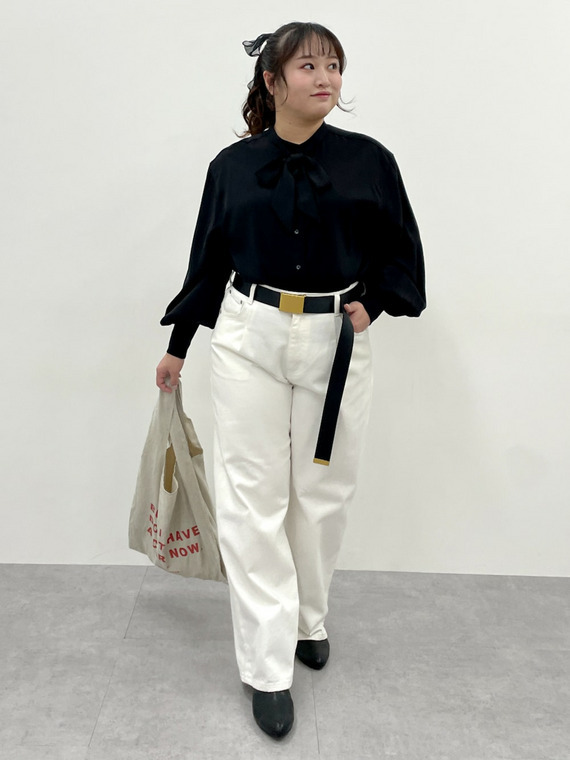 タイ付ブラウスコーデ