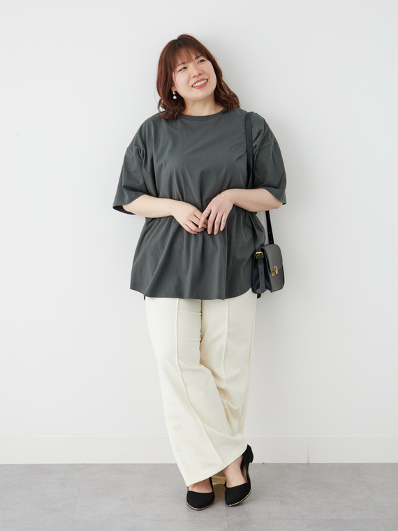 センターシーム 美脚 ストレートパンツコーデ