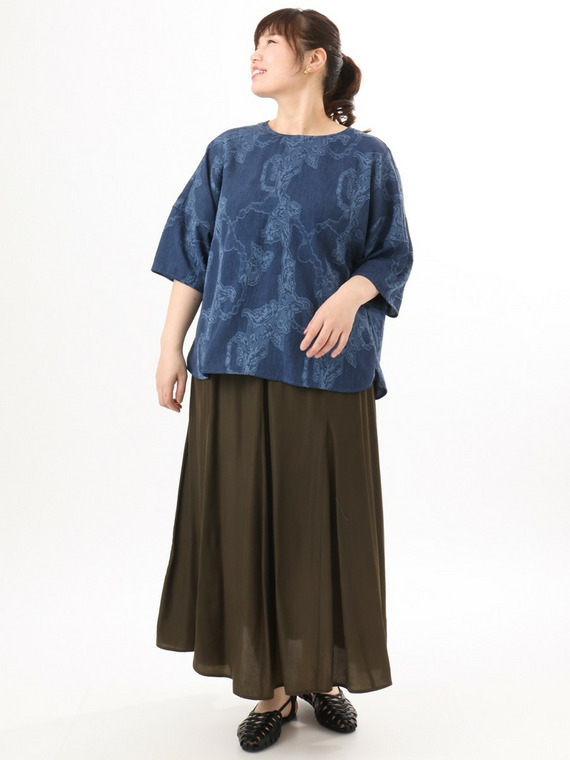 ボタニカルジャカードブラウスコーデ