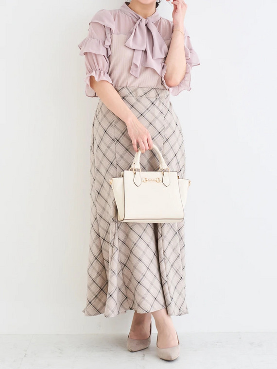 ぽっちゃりさん向け上品甘めフェミニンな休日コーデ