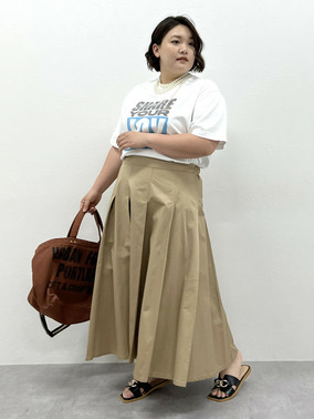 キレイめコーデ　ロングスカート　Tシャツ　シックスタイル