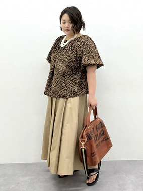 柄トップス　ロングスカート　シックスタイル