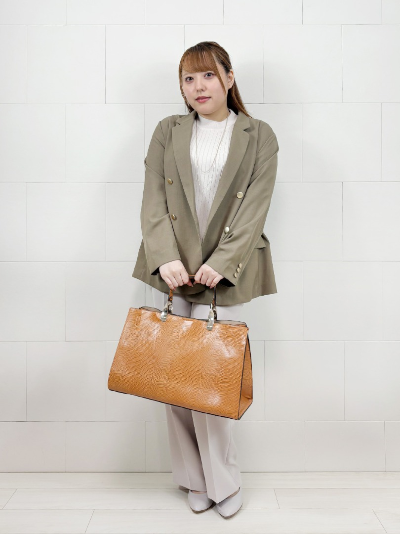 大きいサイズのテーラードジャケットコーデ