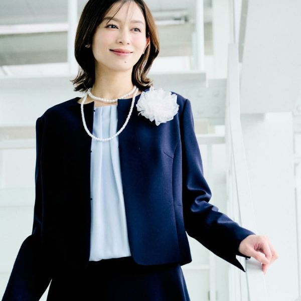 華やかさと上品さを兼ね備えたセットアップ　アンタイトルのセレモニースーツ