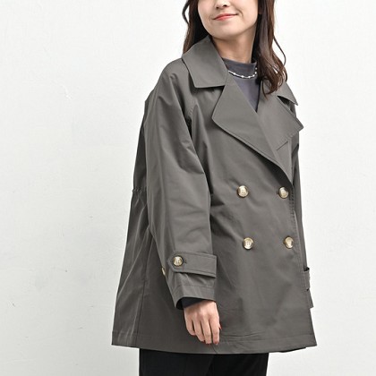 上品な印象に仕上げるダブルボタントレンチコート